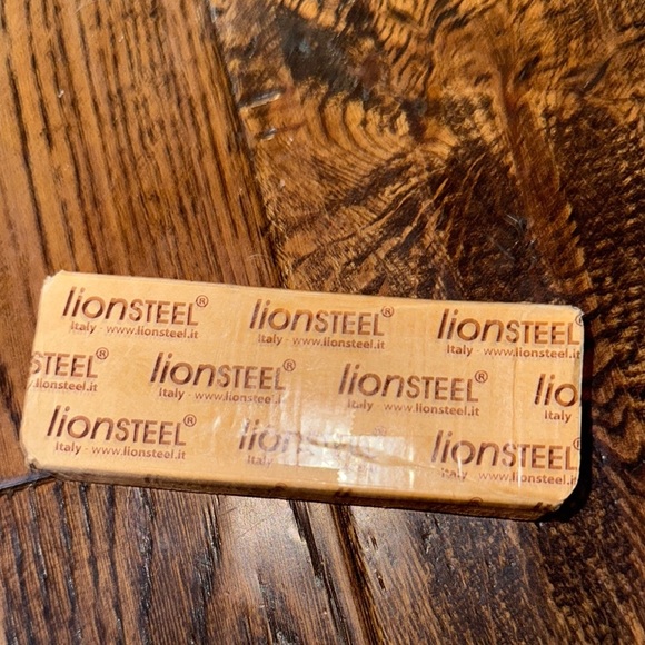NWT LIONSTEEL ITALY D2 MINI FOLDED With Clip Color Olive Wood And Stain Steel